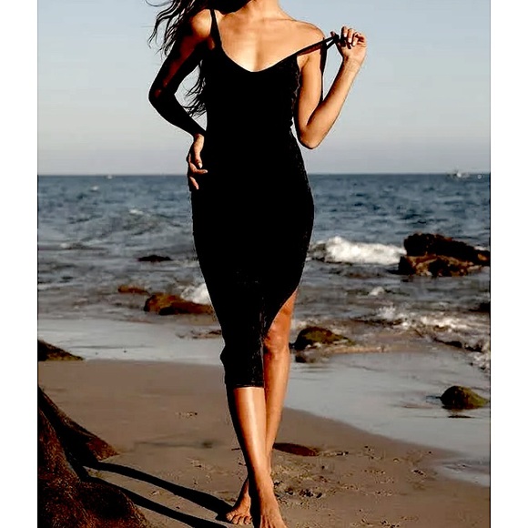 Urban Outfitters Dresses & Skirts - Urban outfitters black midi dress